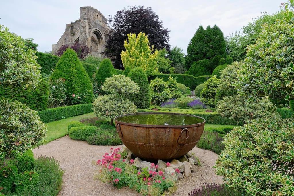 Cotswold Manor House - Country House Retreat With Hot Tub, Ideal For Large Groups Petty France Bagian luar foto