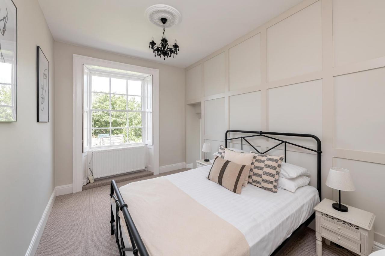 Cotswold Manor House - Country House Retreat With Hot Tub, Ideal For Large Groups Petty France Bagian luar foto